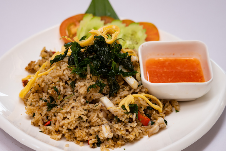 Char Bay Mras Phrov Kroueng Sakmut-Fried Rice Hot Basil Leave with Seafood