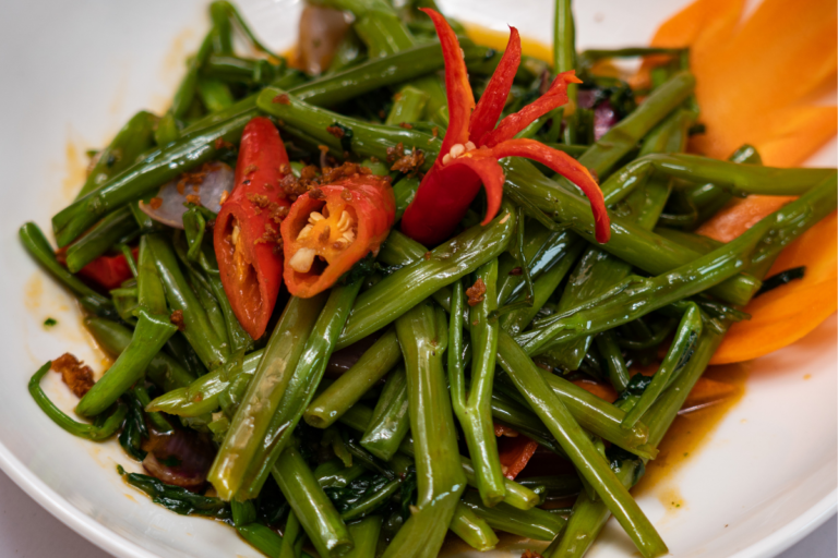 Char Trokourn – Fried Morning Glory Oyster Sauce.
