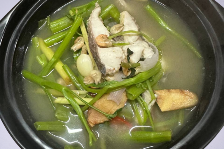 Som Lor Machu Sach Trey-Somlar Machu Srai with fish and shrimp