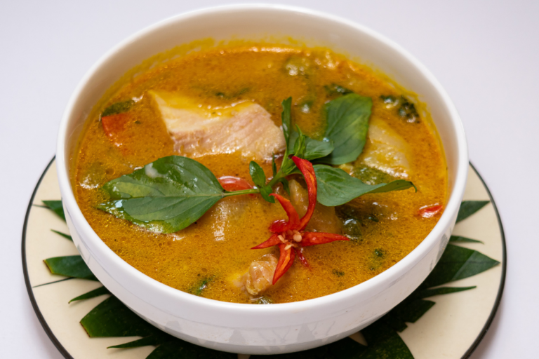 Som Lor Mjuo Siem Reab Sach Trey-Siem Reap Soup With Fish Fillet