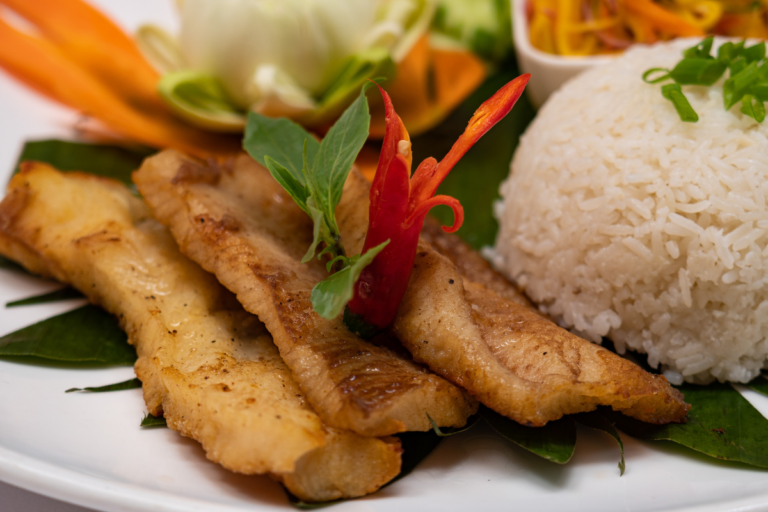 Trey Chearn Chhrok Svay-Pan Fried Fish with Mango Salad